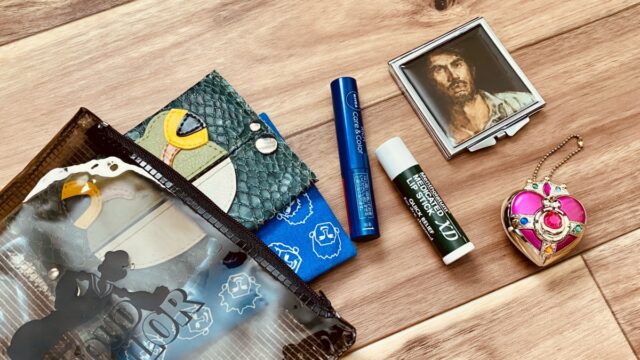 ミニマリストのポーチの中身 持ち歩いているのは6点 Atelier ヨル